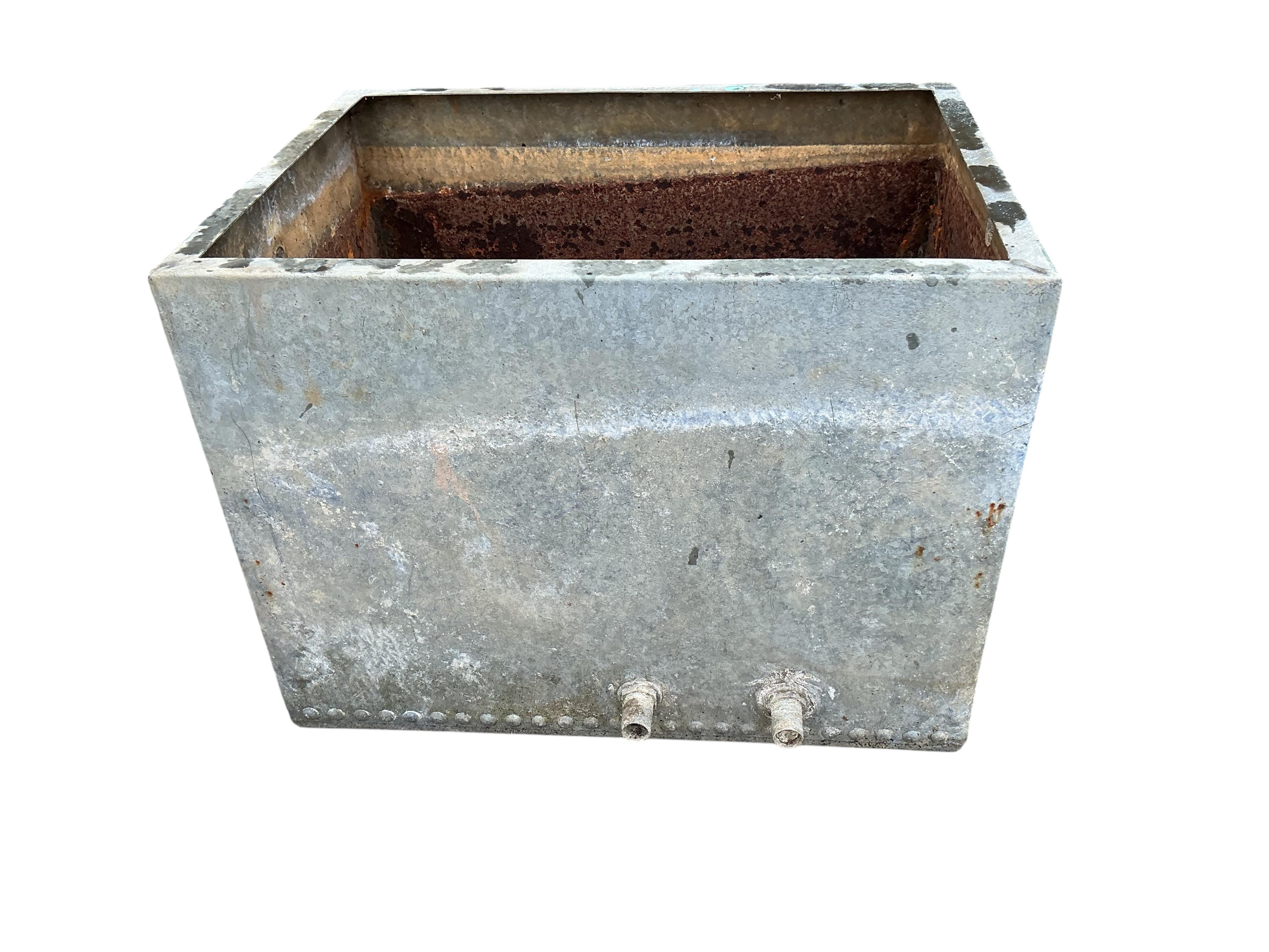 A vintage rectangular galvanised metal water tank, width 66cm, depth 48cm, height 50cm